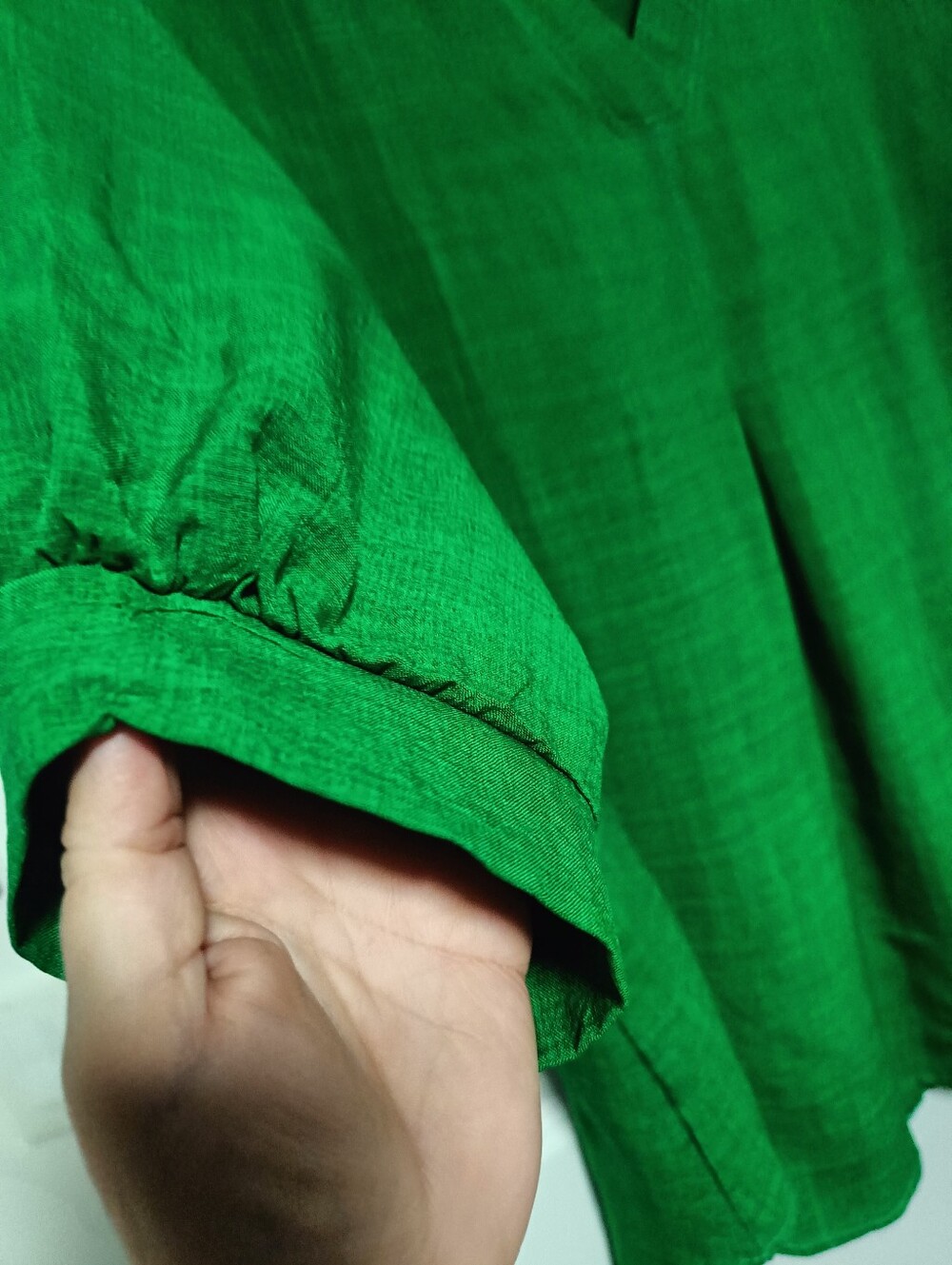 L🍀Viscose V-Neck Short Sleeve Blouse in Kelly Green - Picture 6 of 8
